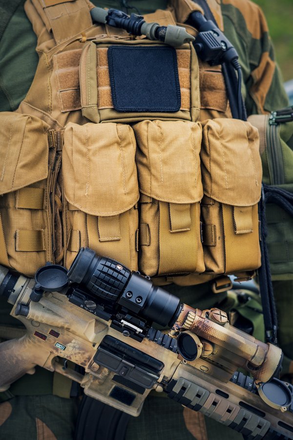 Les gilets tactiques : de l'usage professionnel au domaine civil