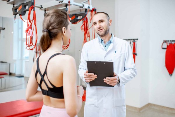 Comment la pratique du Taekwondo peut-elle contribuer à la rééducation fonctionnelle après une blessure au genou?